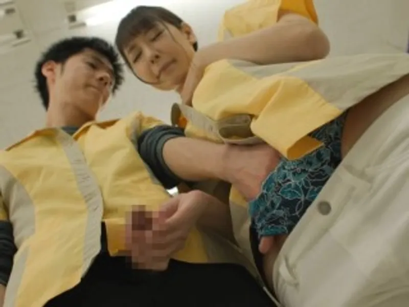 điên cuồng làm tình nữ đồng nghiệp dâm đãng trong siêu thị mini