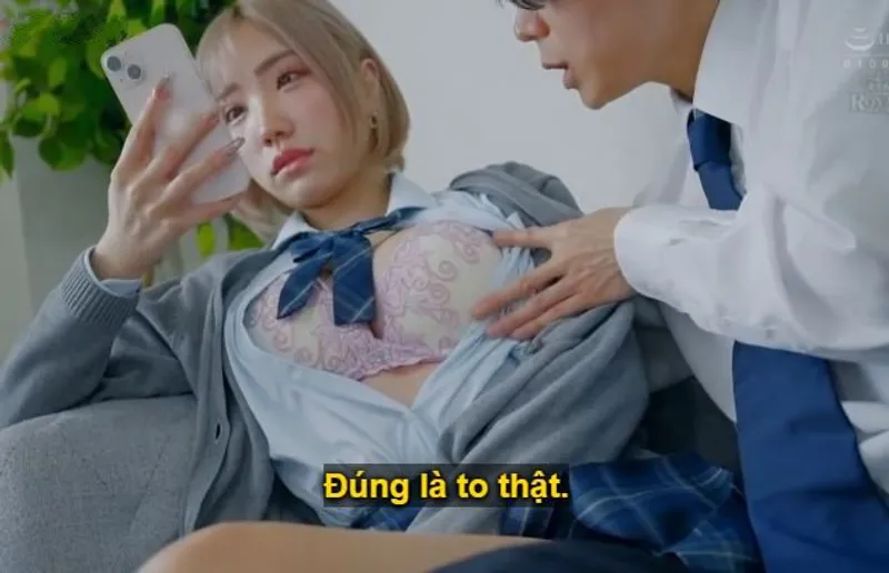 Cô nữ sinh kiêu sa, băng giá chỉ mê tiền bạc, anh muốn hành hạ em ra sao cũng được.